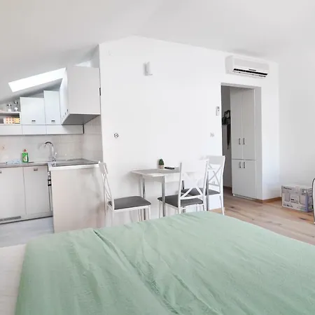 Helen Apartment *
